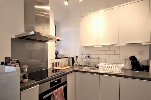2 bedroom flat to rent, Frankham House, London, SE8
