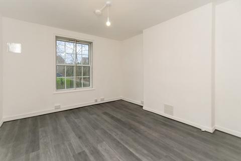 2 bedroom flat to rent, Frankham House, London, SE8