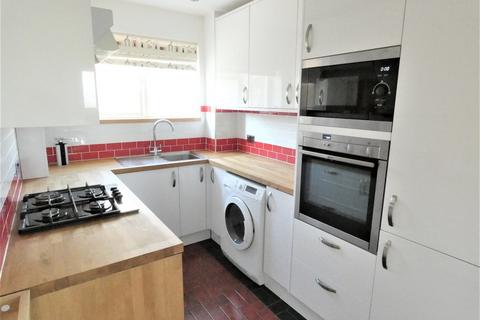 2 bedroom flat to rent, Eastbury Court on Lemsford Road