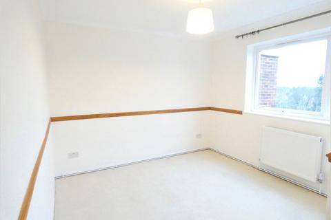 2 bedroom flat to rent, Eastbury Court on Lemsford Road