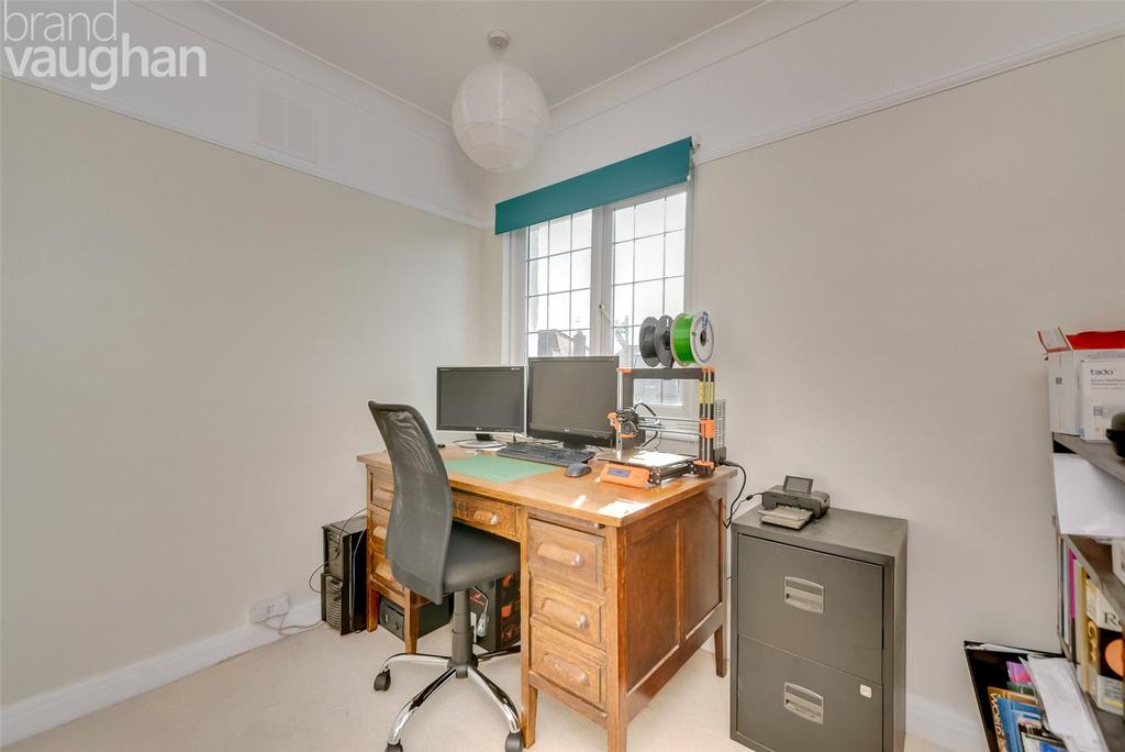Bedroom/ Study