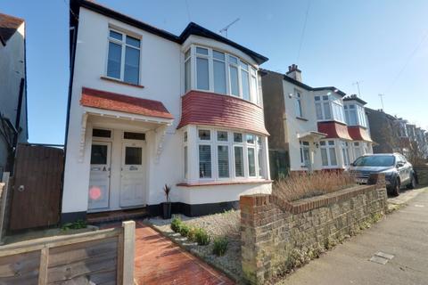 3 Bed Flats For Sale In Leigh On Sea 
