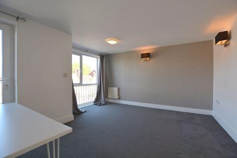 2 bedroom apartment to rent, Uxbridge Road, Hatch End