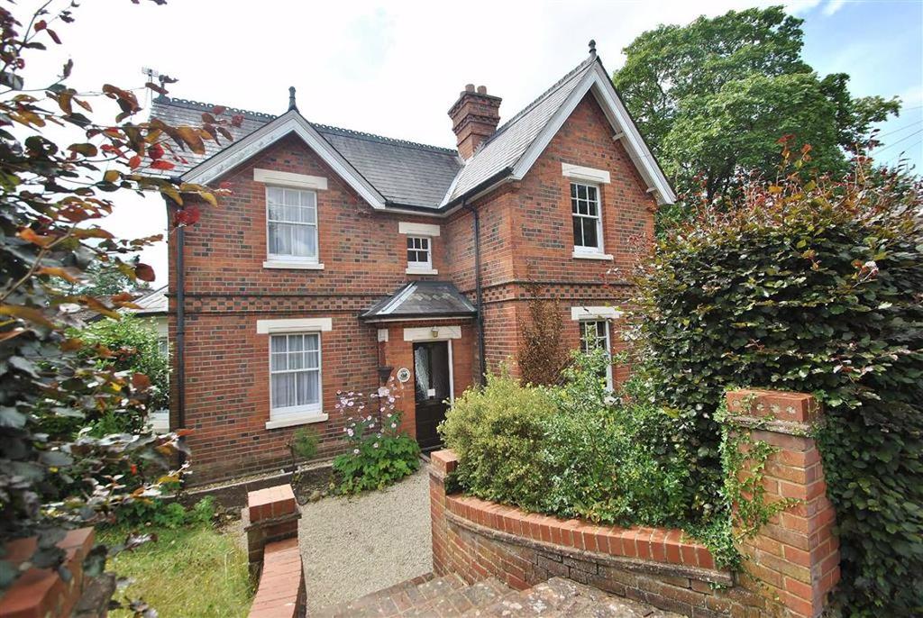 St. Peters Avenue, St Peters Avenue, Caversham Heights 2 bed cottage