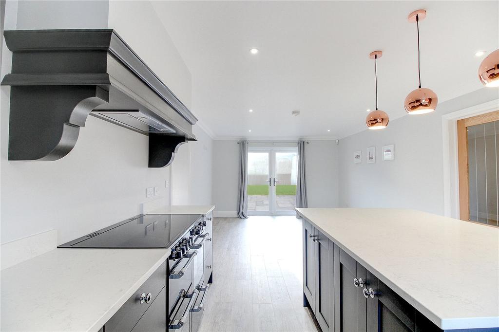 Carr Lane, Poringland, Norwich, Norfolk, NR14 4 bed detached bungalow