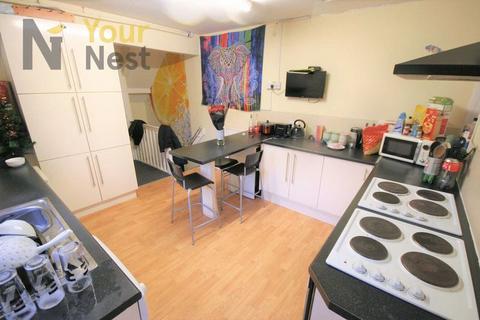 5 bedroom terraced house to rent, St Michaels Terrace, Headingley, Leeds, LS6 3QB
