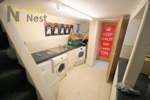 5 bedroom terraced house to rent, St Michaels Terrace, Headingley, Leeds, LS6 3QB