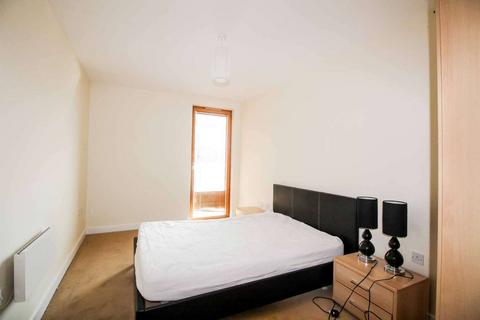 2 bedroom flat to rent, Crampton Street,, Elephant and Castle, London