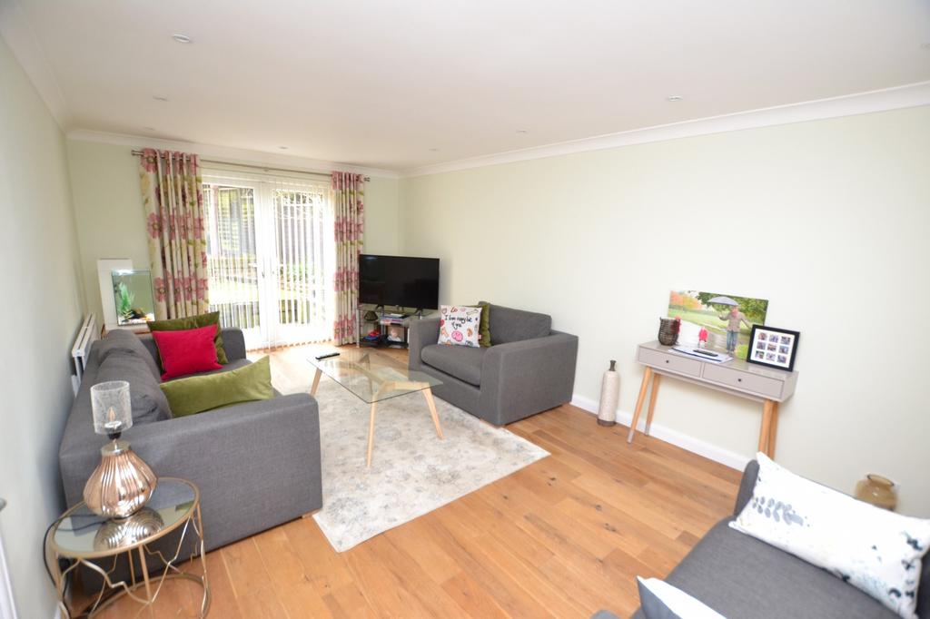 Rosebay Avenue, Billericay, Essex, CM12 5 bed detached house £665,000