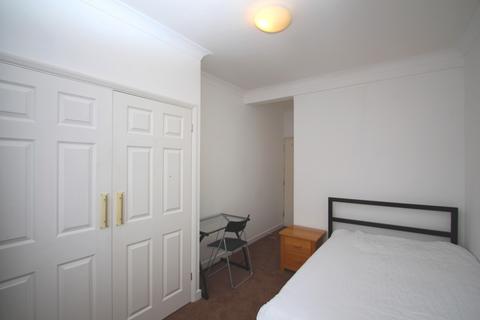 5 bedroom maisonette to rent, Tolworth Broadway, Surbiton KT6