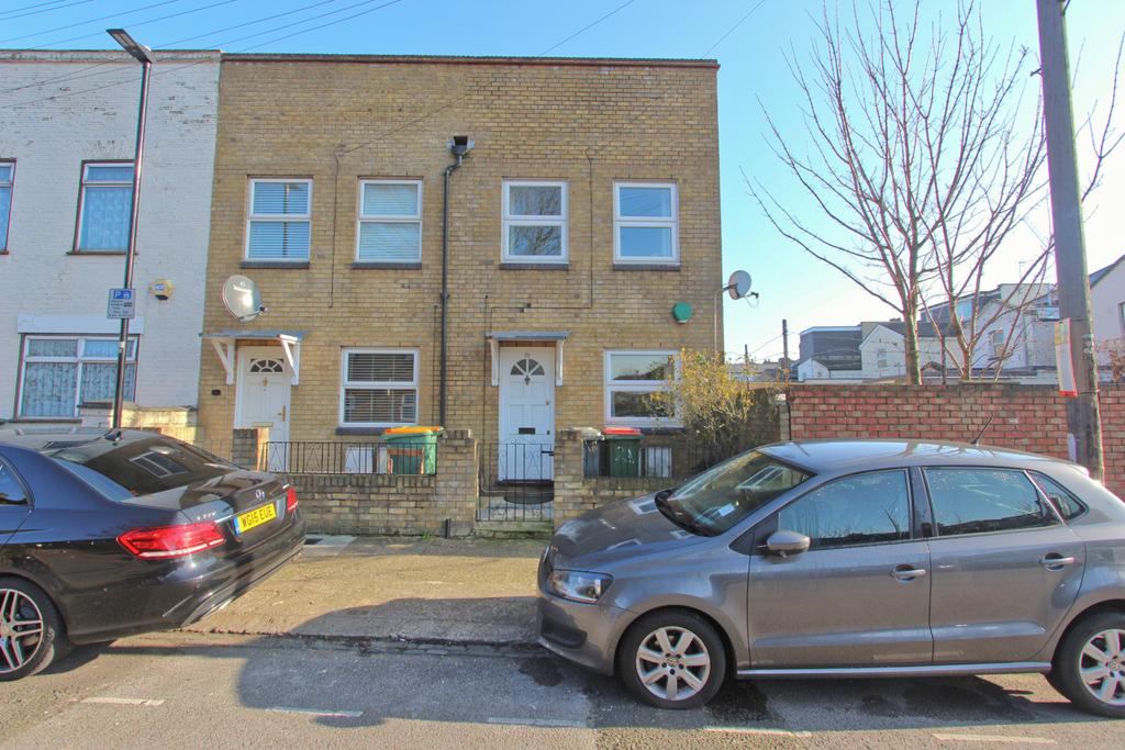 Field Road, Forest Gate, London E7 1 bed semidetached house £1,350