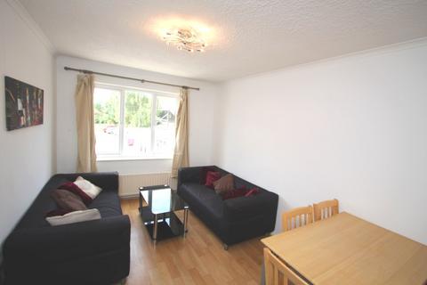 5 bedroom maisonette to rent, Camellia Lane, Surbiton KT5