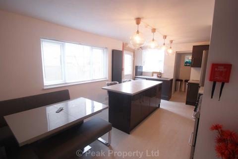 7 bedroom house share to rent, Old Southend Road, Southend On Sea SS1