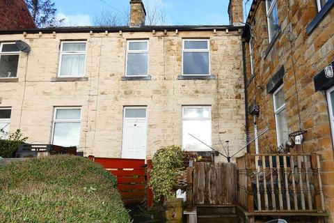 3 bedroom end of terrace house to rent, Westbrook Terrace, Batley