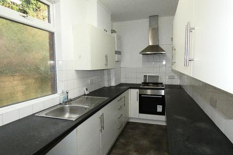 3 bedroom end of terrace house to rent, Westbrook Terrace, Batley