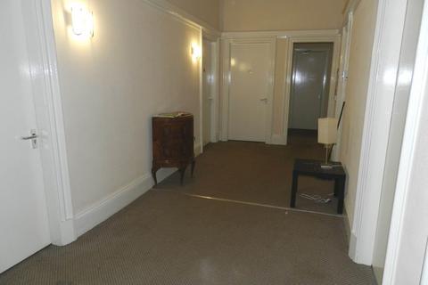 undefined, Queens Drive, Queens Park