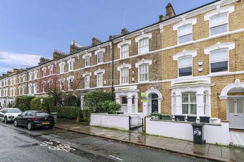 4 bedroom apartment to rent, Ferndale Road, London