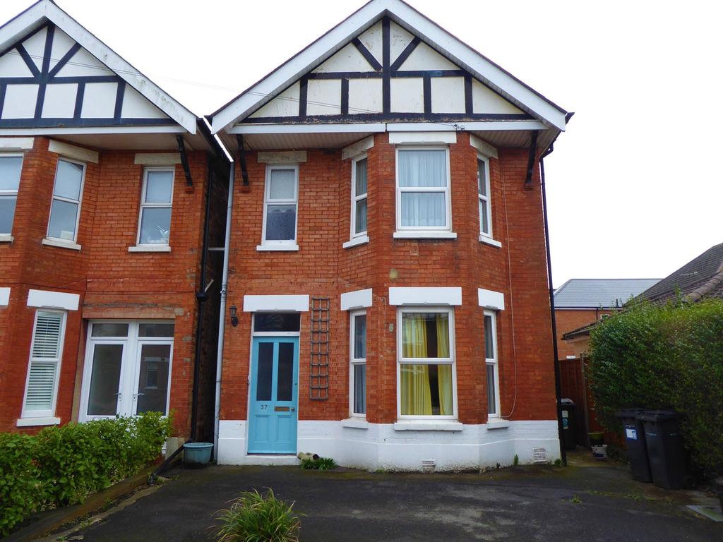 Castlemain Avenue, Bournemouth, BH6 2 bed apartment £150,000