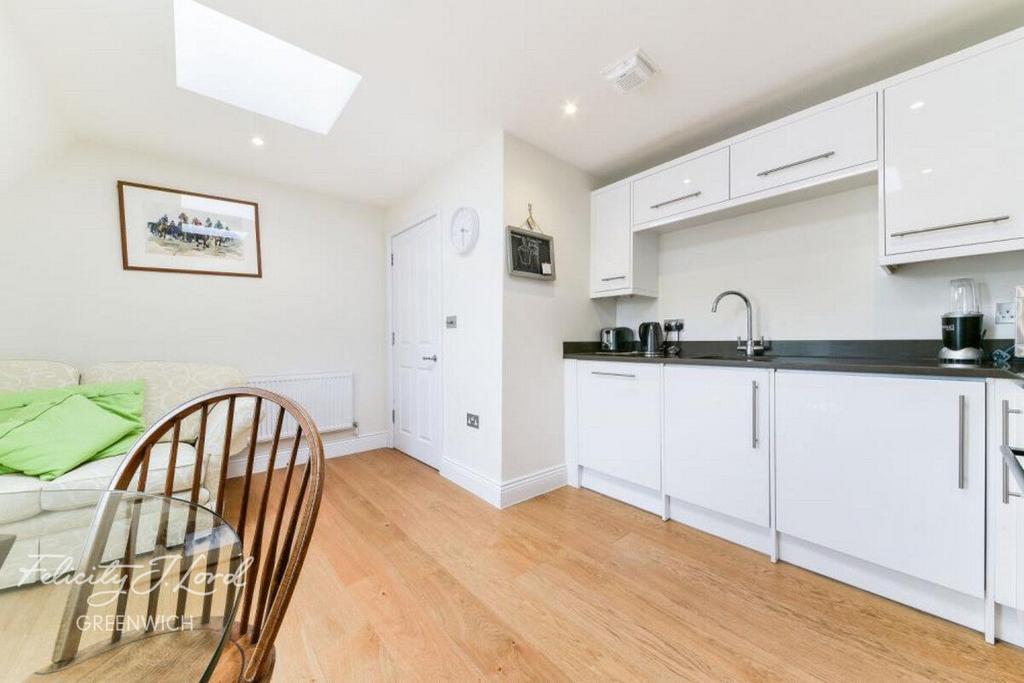 Apartment in LONDON - View 3