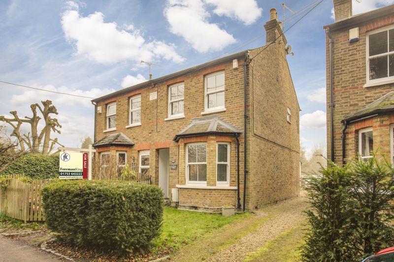 Blackpond Lane, Farnham Common, Buckinghamshire SL2 3 bed semidetached