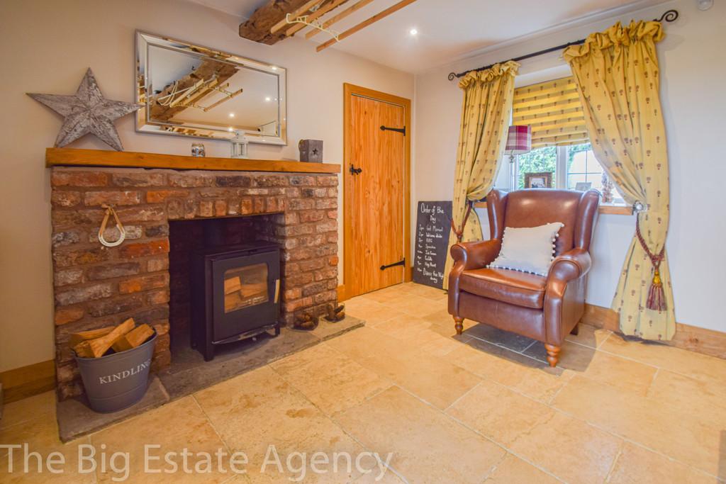 Ffordd Y Pentre, Mold, CH7 2 bed semidetached house £220,000