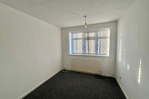 3 bedroom semi-detached house to rent, Severn Road, Oadby, Leicester, LE2 4FW
