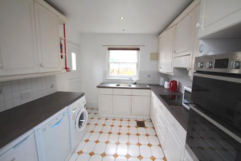 6 bedroom end of terrace house to rent - Portsmouth Road, Thames Ditton KT7