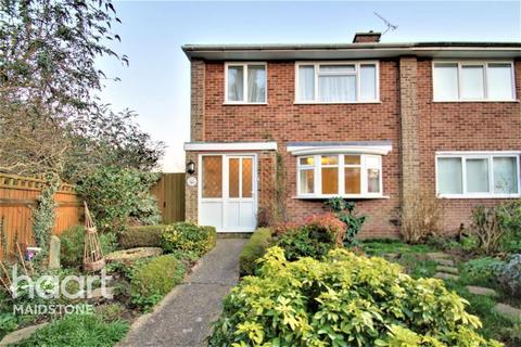 3 bedroom end of terrace house to rent, Kilndown Close, ME16