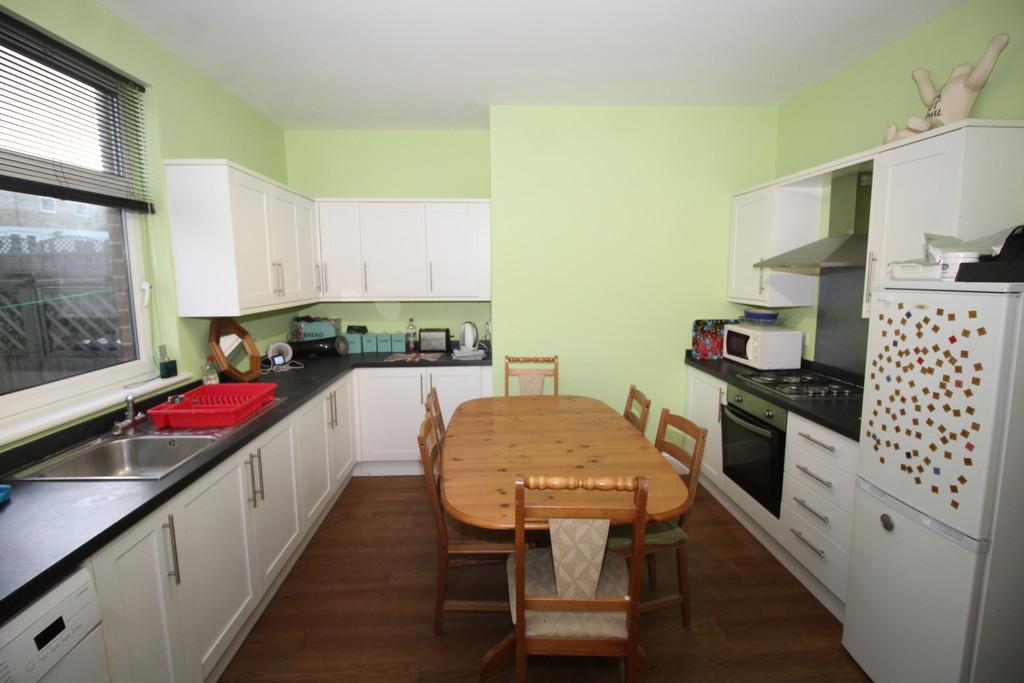 Headlands Road, Ossett 3 bed end of terrace house £150,000