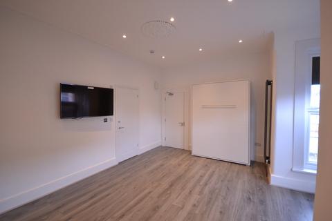 Studio to rent, Airthrie Road, Ilford