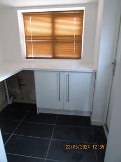2 bedroom end of terrace house to rent, Mount Avenue Hurstead.
