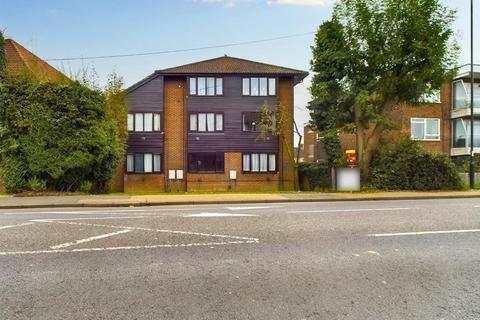 Studio to rent, Archers Court, Crawley RH10