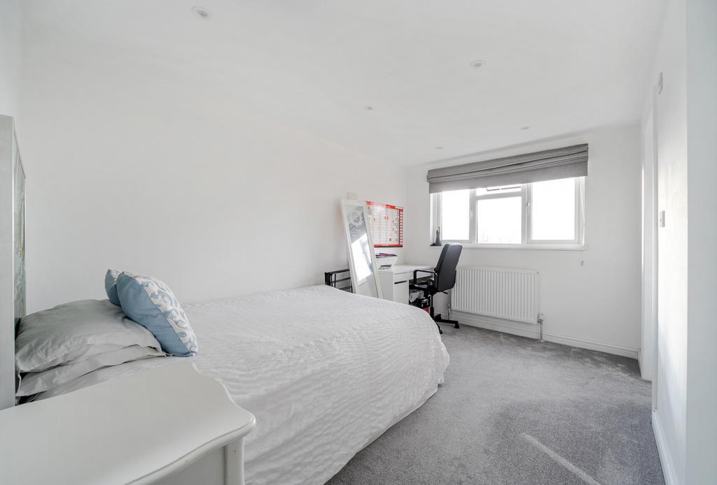 1376305-5-690b60a...