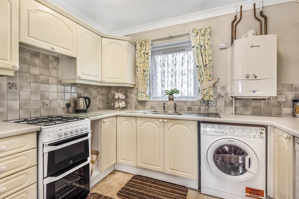 Guardian Court, Rainham 2 bed bungalow £161,000