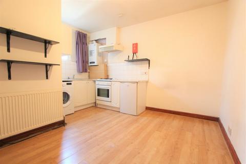 Studio to rent, Fore Street, Edmonton N9