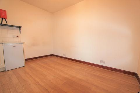 Studio to rent, Fore Street, Edmonton N9