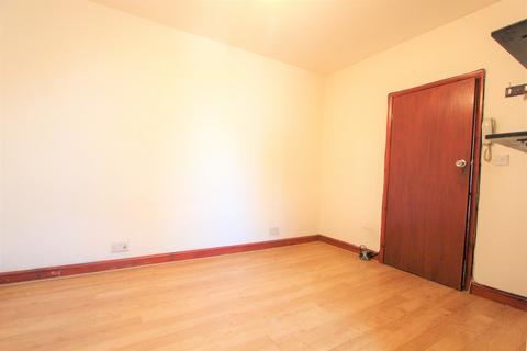 Studio to rent, Fore Street, Edmonton N9