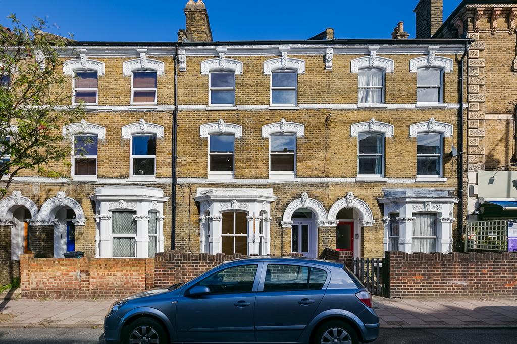 A beautifully renovated 2 bed, 2 bath garden flat