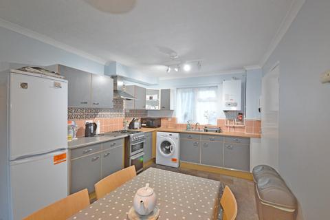 4 bedroom end of terrace house to rent, Barnfield Drive, Chichester, PO19