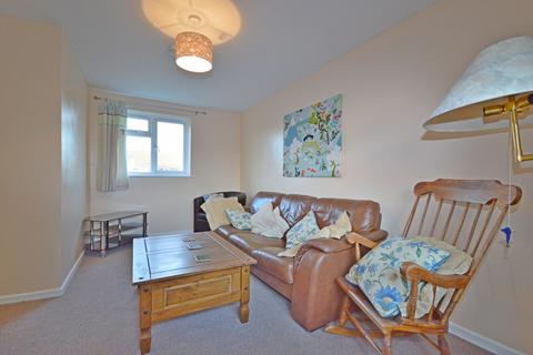 4 bedroom end of terrace house to rent, Barnfield Drive, Chichester, PO19