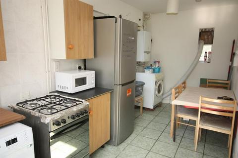 1 bedroom in a house share to rent, Old Oak Common Lane, East Acton, London, W3 7DW