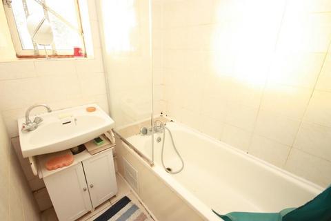 1 bedroom in a house share to rent, Old Oak Common Lane, East Acton, London, W3 7DW