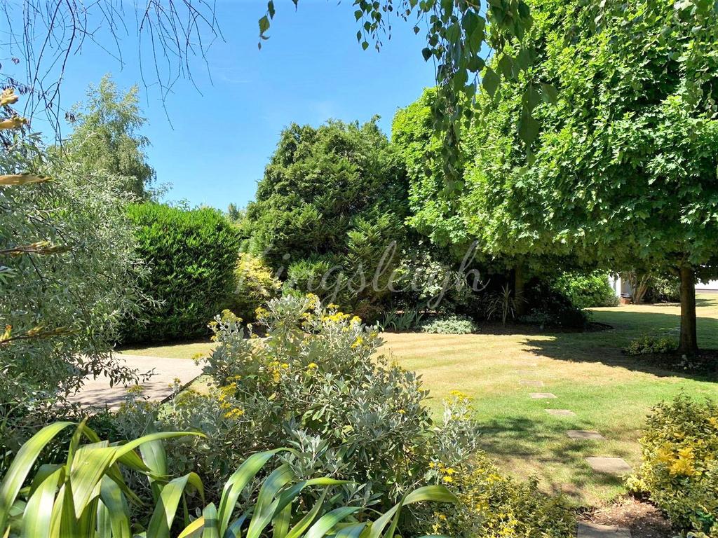 Coles Oak Lane, Dedham, Colchester, Essex, CO7 3 bed bungalow £535,000