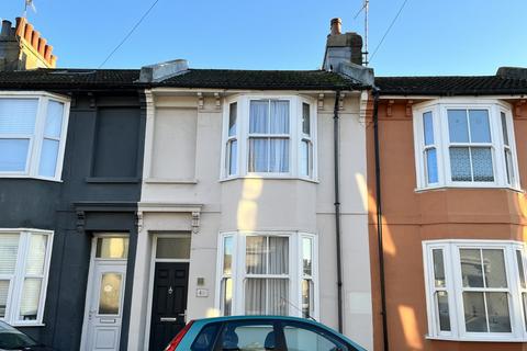 4 bedroom terraced house to rent, Park Crescent Road, Lewes Road