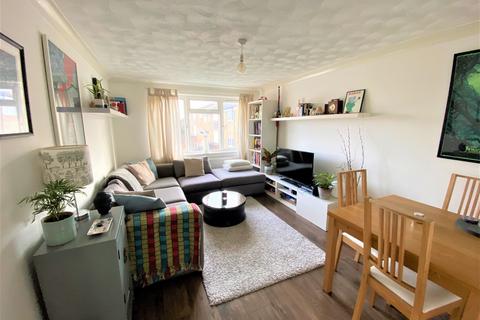 1 bedroom flat to rent, Valley Road, Shortlands, Kent, BR2