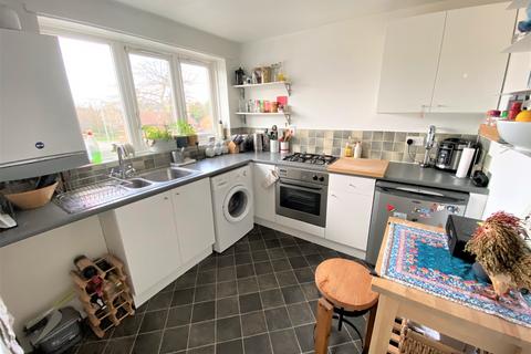 1 bedroom flat to rent, Valley Road, Shortlands, Kent, BR2