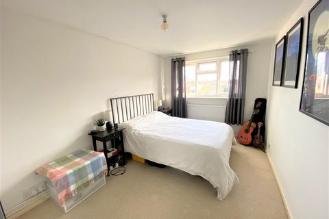 1 bedroom flat to rent, Valley Road, Shortlands, Kent, BR2