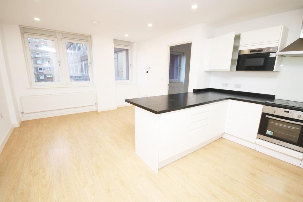 Trafford House, Cherrydown East, Basildon, SS16 2 bed apartment £