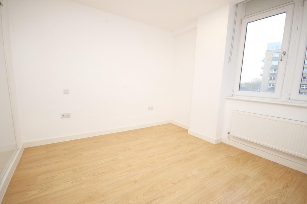 Trafford House, Cherrydown East, Basildon, SS16 2 bed apartment £