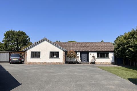 3 bedroom bungalow for sale, Victoria Street, Llandovery, Carmarthenshire.